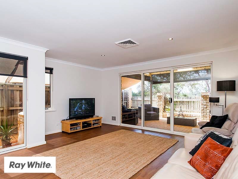 37 Lakefront Circle, The Vines WA 6069