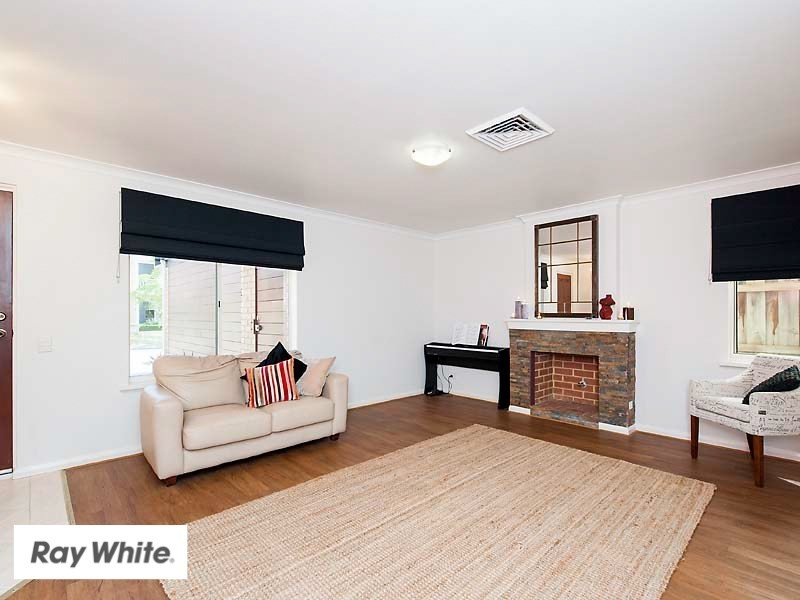 37 Lakefront Circle, The Vines WA 6069