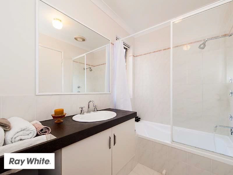 37 Lakefront Circle, The Vines WA 6069