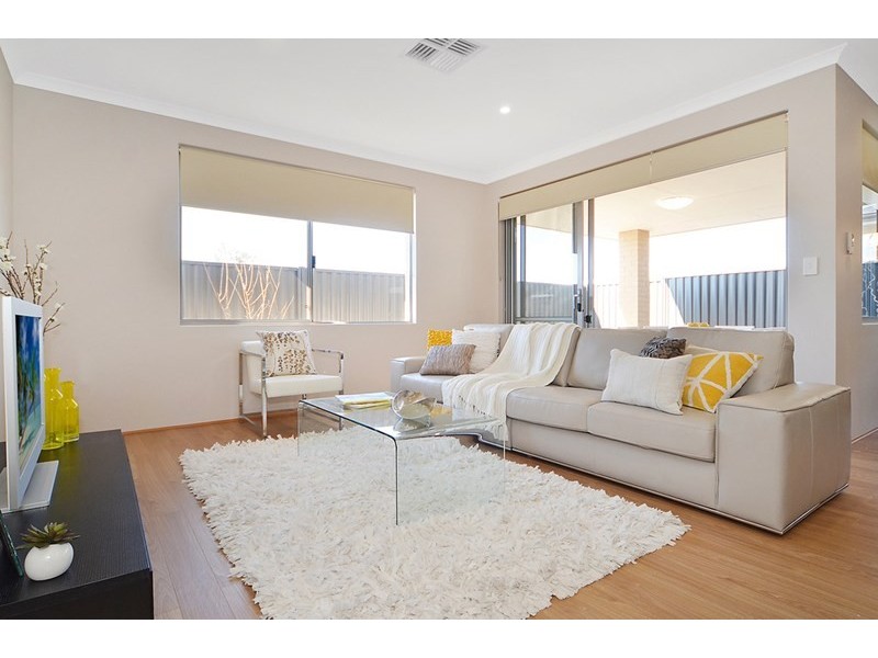 8 Mauve Way, Aveley WA 6069