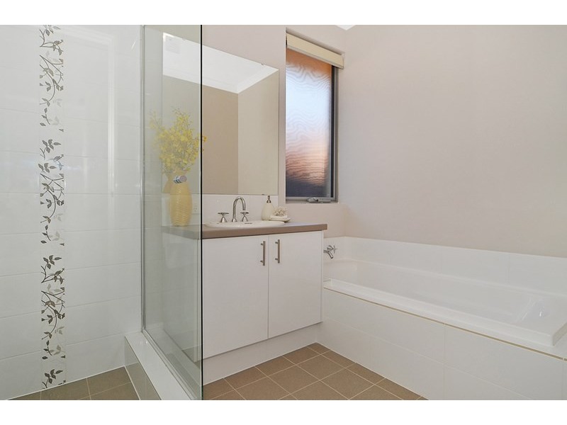 8 Mauve Way, Aveley WA 6069