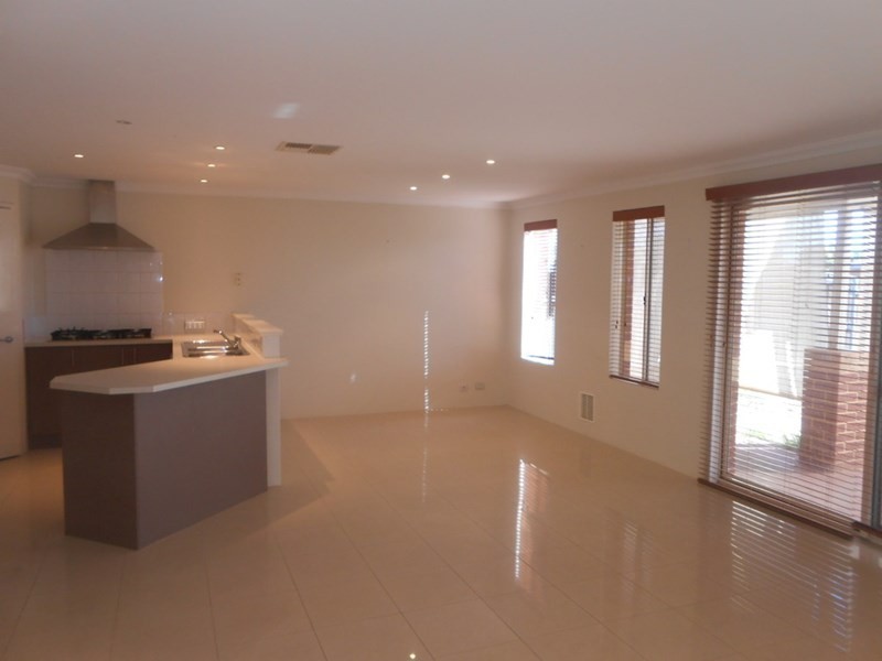 32 Farmaner Parkway, Ellenbrook WA 6069