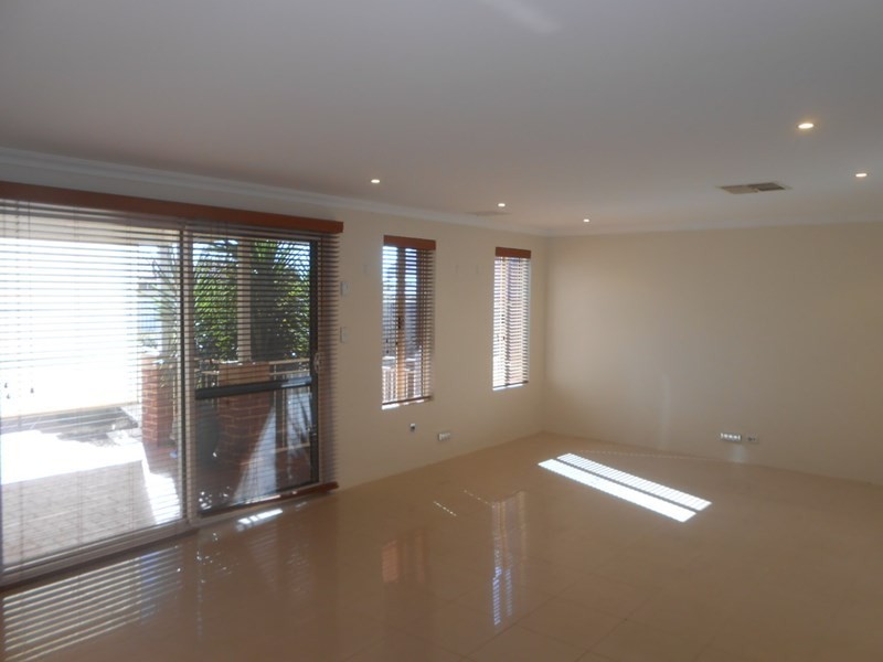 32 Farmaner Parkway, Ellenbrook WA 6069