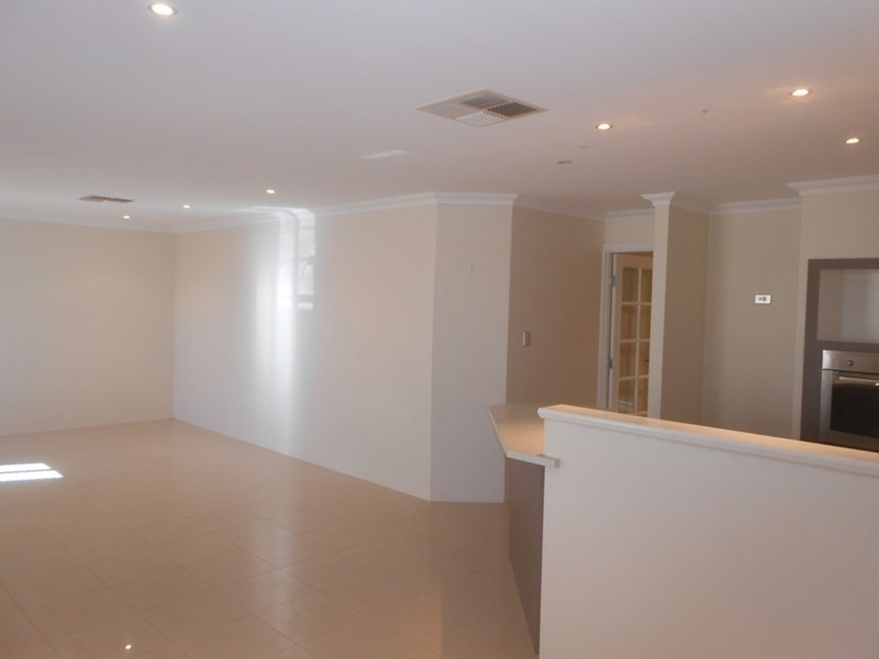 32 Farmaner Parkway, Ellenbrook WA 6069