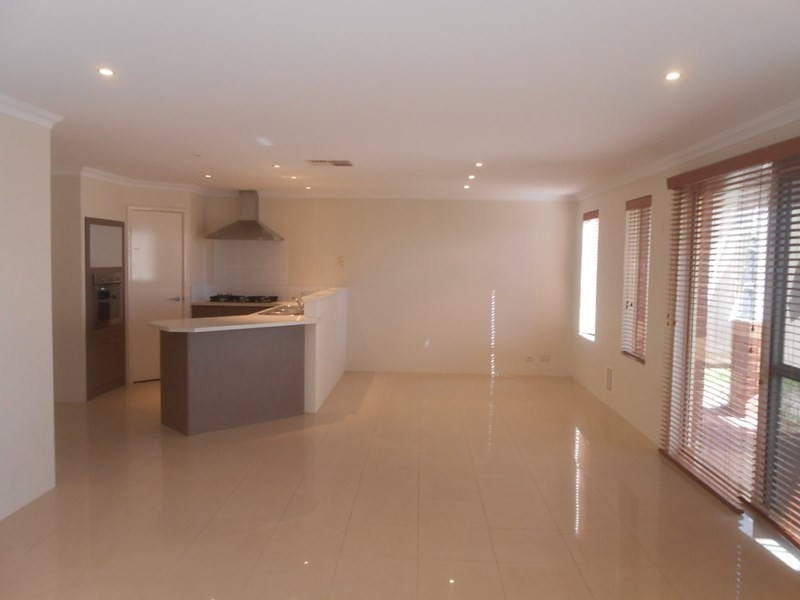 32 Farmaner Parkway, Ellenbrook WA 6069