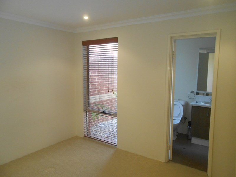 32 Farmaner Parkway, Ellenbrook WA 6069