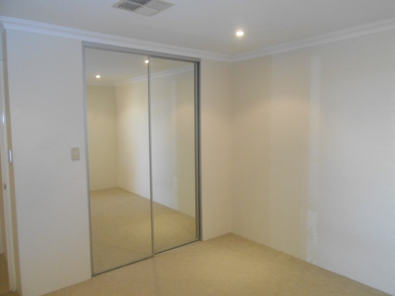 32 Farmaner Parkway, Ellenbrook WA 6069