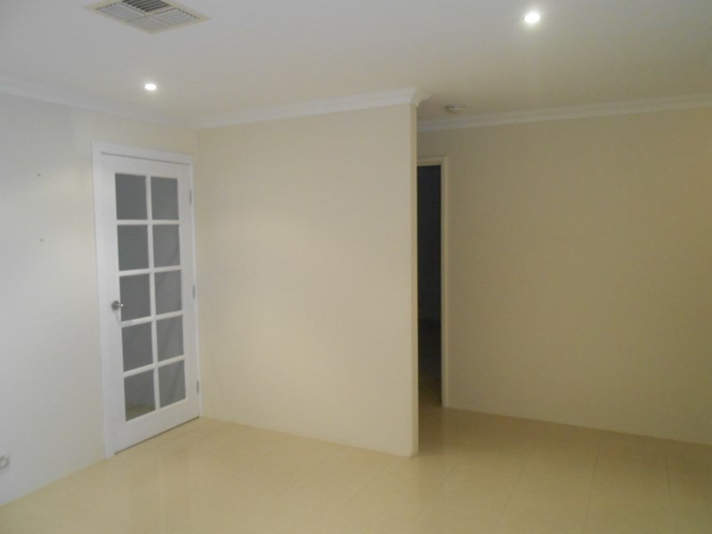 32 Farmaner Parkway, Ellenbrook WA 6069