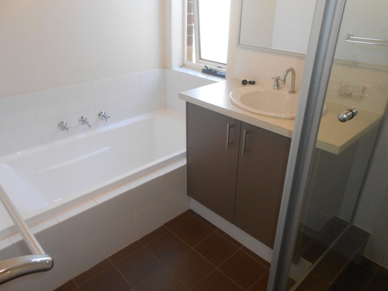 32 Farmaner Parkway, Ellenbrook WA 6069