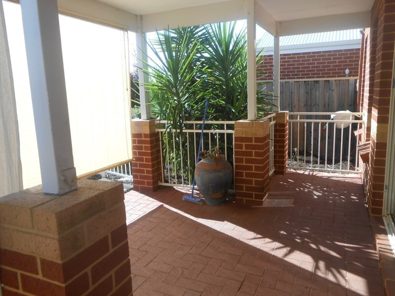 32 Farmaner Parkway, Ellenbrook WA 6069