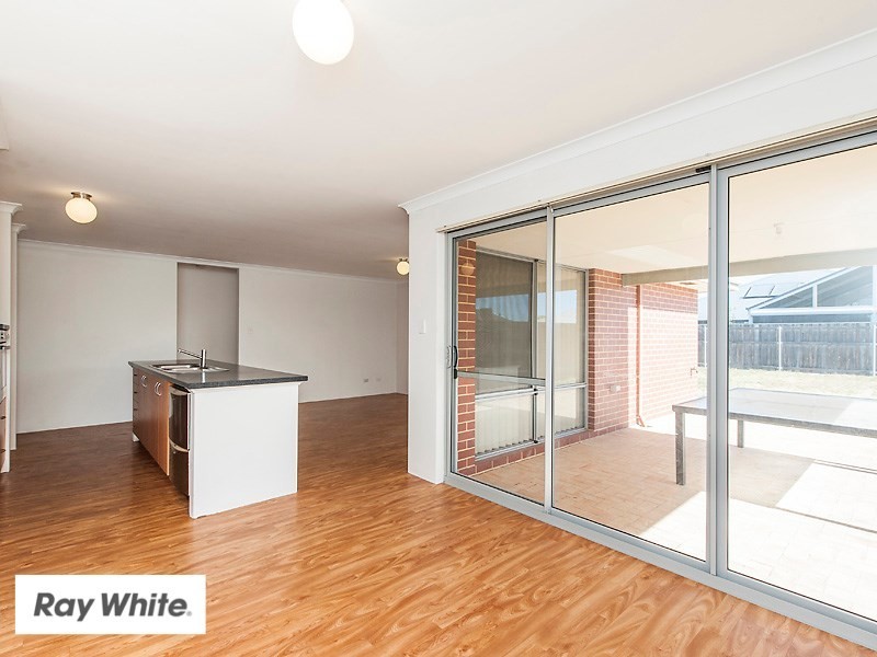 8 Hatfield Road, Ellenbrook WA 6069