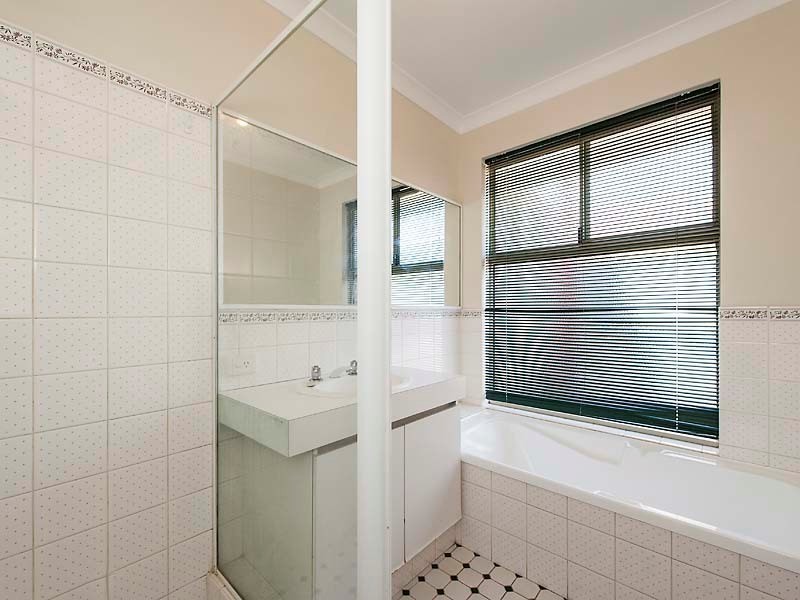 11 Trigger Plant Avenue, Ellenbrook WA 6069