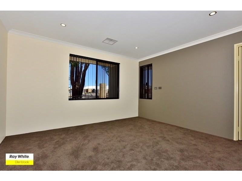 35 Windermere Boulevard, Aveley WA 6069