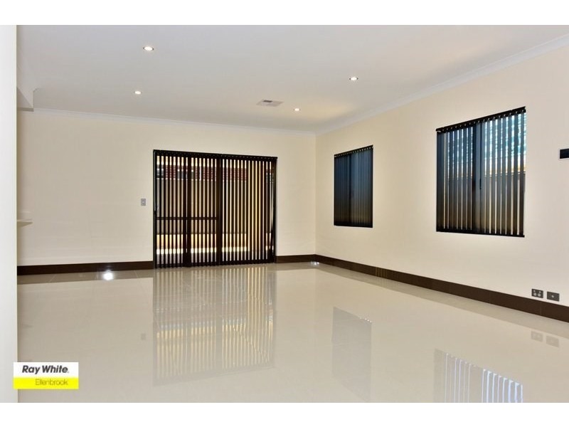 35 Windermere Boulevard, Aveley WA 6069