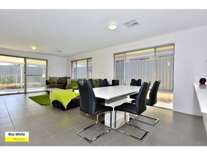 4 Vidalia Drive, Aveley WA 6069