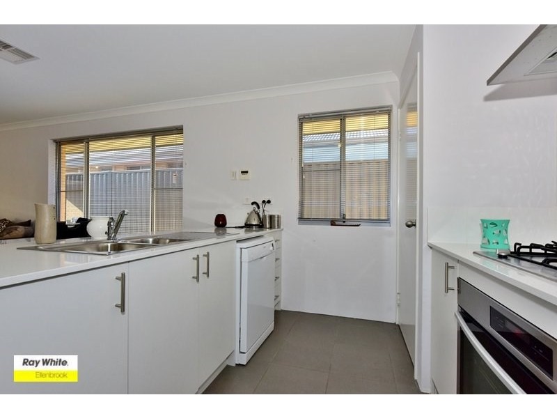 4 Vidalia Drive, Aveley WA 6069