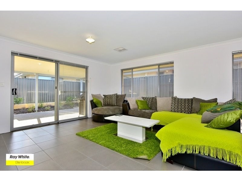 4 Vidalia Drive, Aveley WA 6069