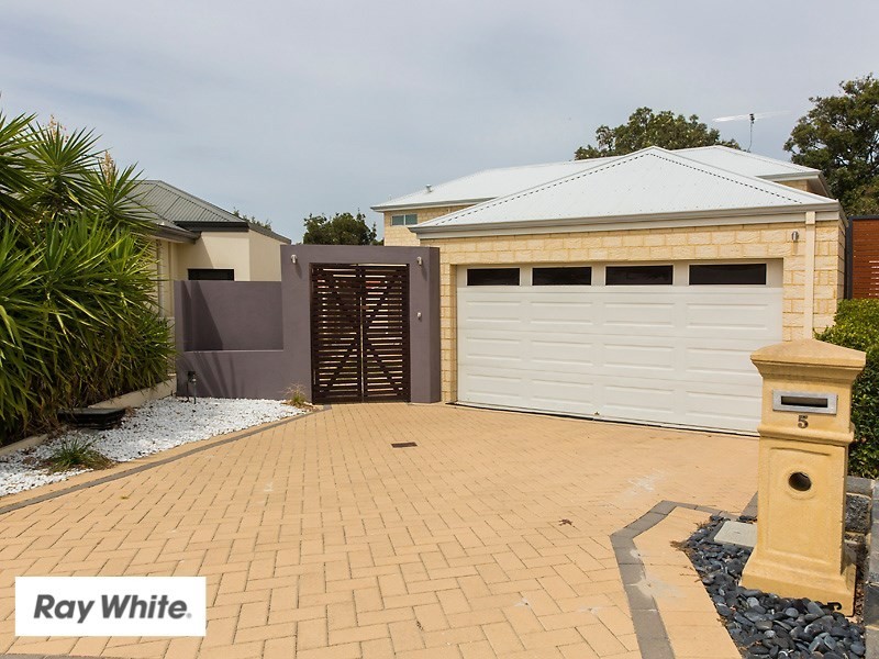 5 Auberge Lane, The Vines WA 6069