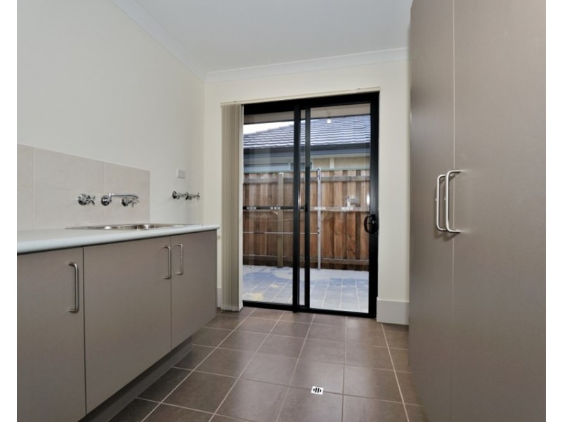 7 Newland Road, Ellenbrook WA 6069