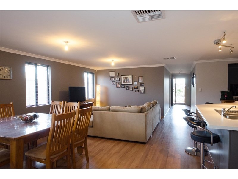 26 Brigalow Bend, Ellenbrook WA 6069