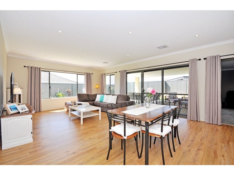 11 Mayroyd Drive, Ellenbrook WA 6069