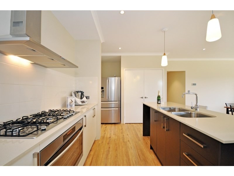 11 Mayroyd Drive, Ellenbrook WA 6069