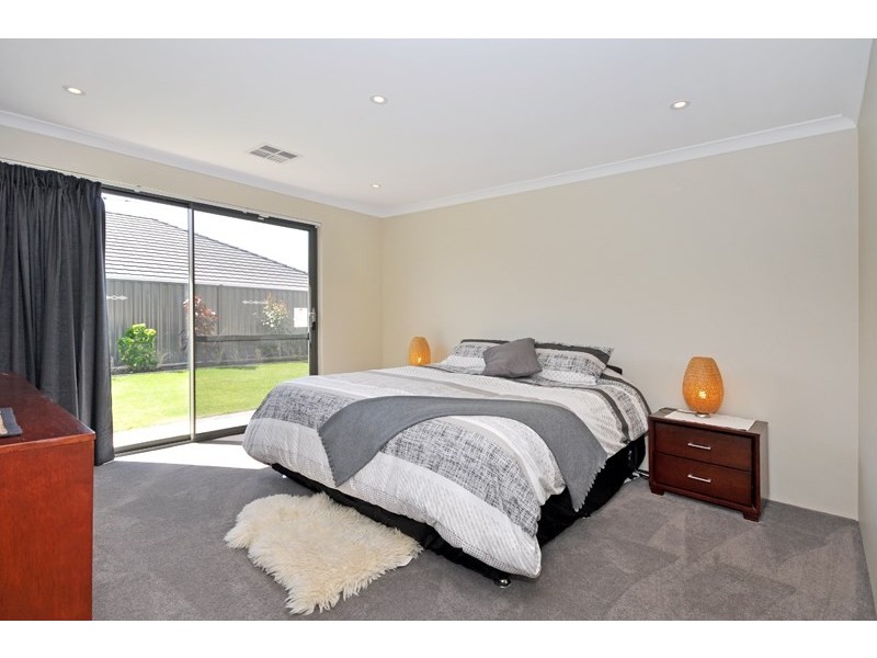11 Mayroyd Drive, Ellenbrook WA 6069