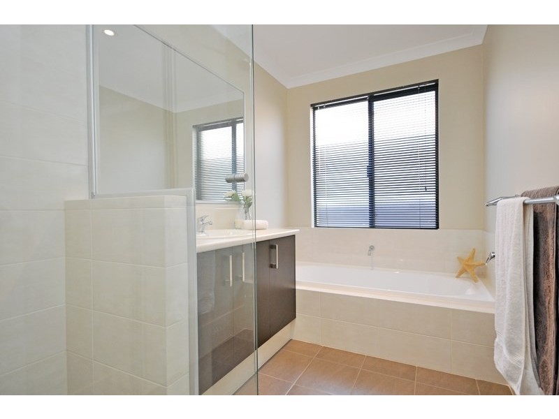 11 Mayroyd Drive, Ellenbrook WA 6069