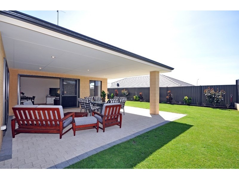 11 Mayroyd Drive, Ellenbrook WA 6069