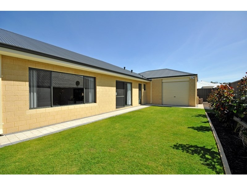11 Mayroyd Drive, Ellenbrook WA 6069