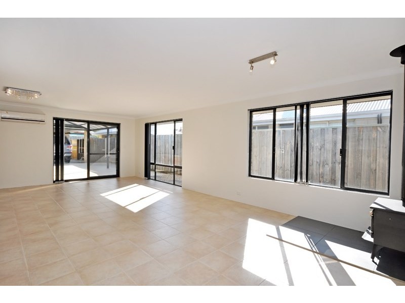 12 Flora Valley Grove, Ellenbrook WA 6069