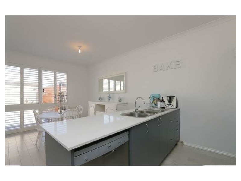 24 Delphi Way, Aveley WA 6069