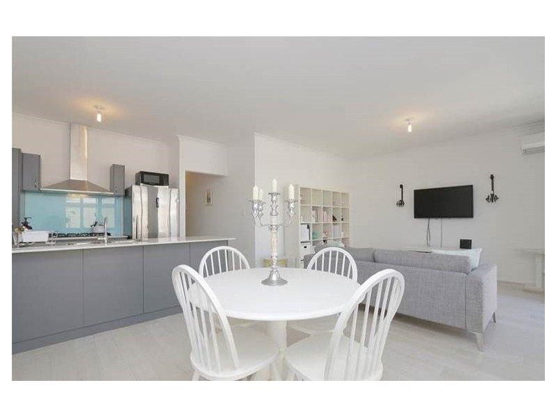 24 Delphi Way, Aveley WA 6069