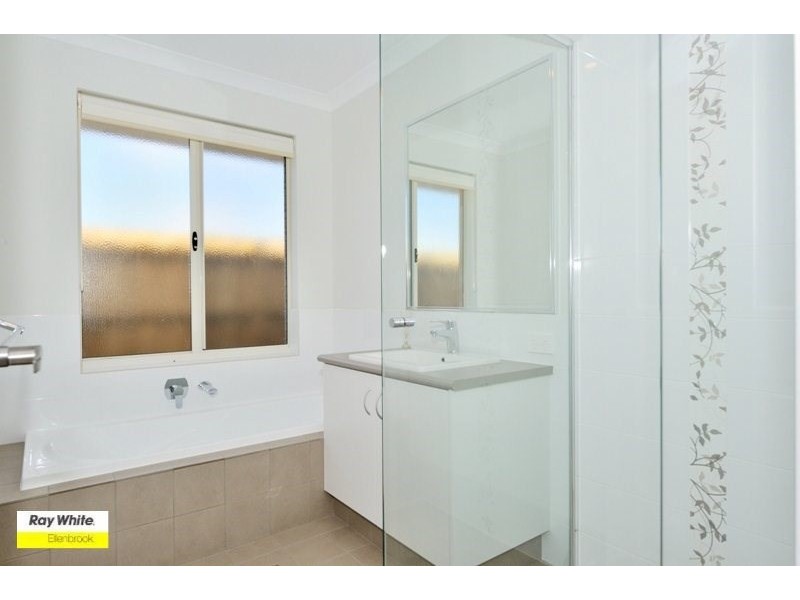 27 Hawthornden Avenue, Ellenbrook WA 6069