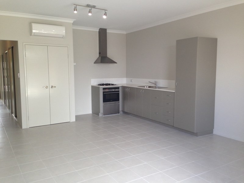 39 Grassdale Parkway, Ellenbrook WA 6069