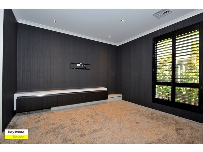 19 Virago Street, Aveley WA 6069