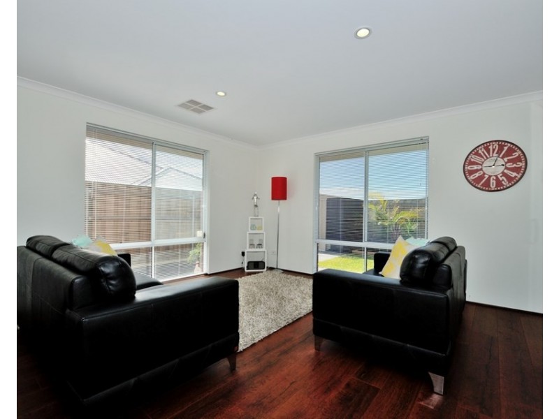 18 Pineroo Terrace, Ellenbrook WA 6069