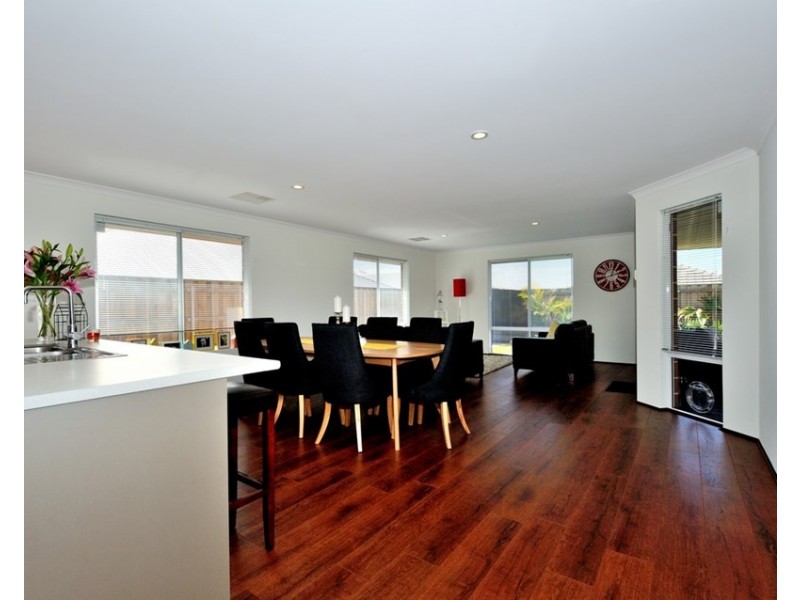 18 Pineroo Terrace, Ellenbrook WA 6069