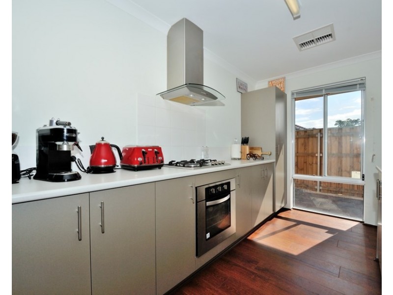 18 Pineroo Terrace, Ellenbrook WA 6069