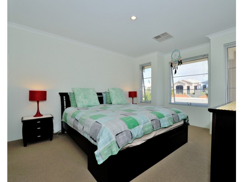 18 Pineroo Terrace, Ellenbrook WA 6069