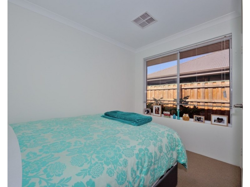 18 Pineroo Terrace, Ellenbrook WA 6069