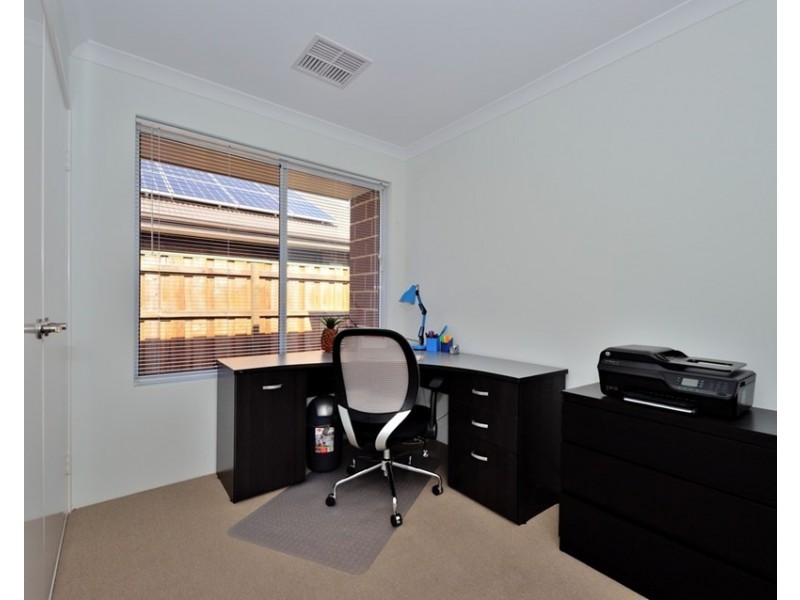 18 Pineroo Terrace, Ellenbrook WA 6069