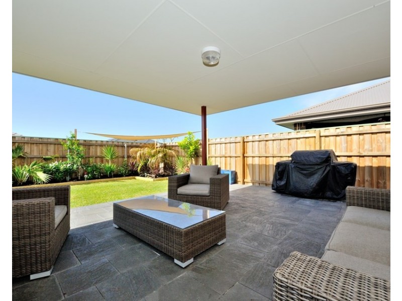 18 Pineroo Terrace, Ellenbrook WA 6069