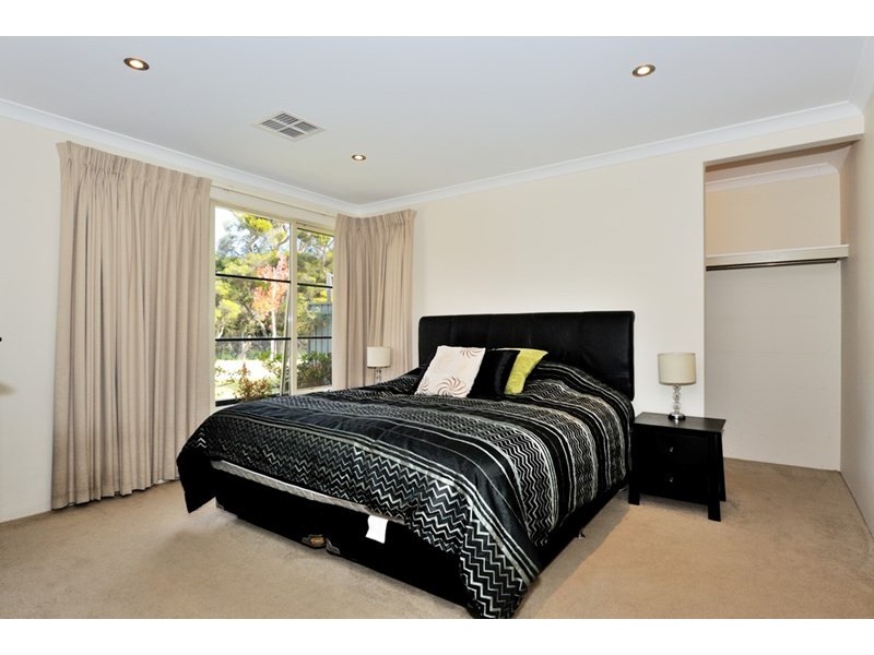 12 Cordovan Pkwy, Aveley WA 6069