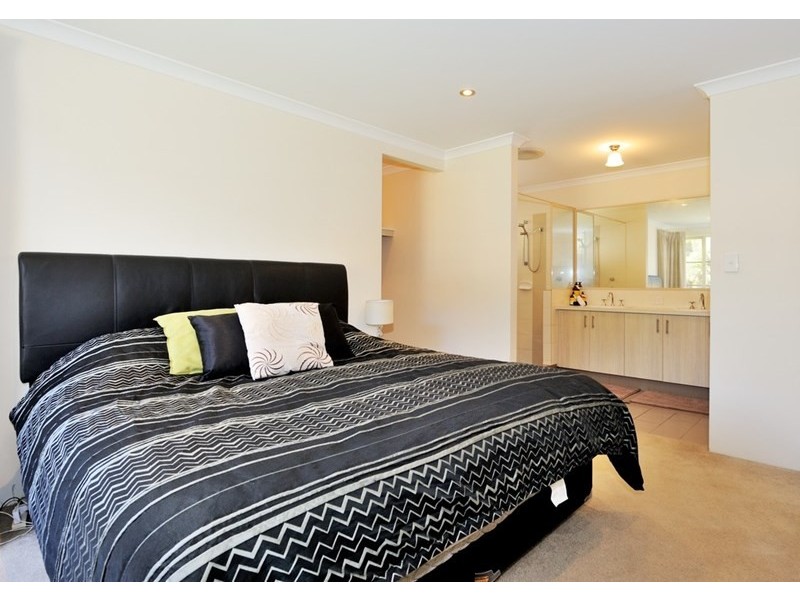 12 Cordovan Pkwy, Aveley WA 6069