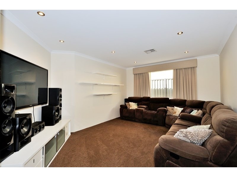 12 Cordovan Pkwy, Aveley WA 6069