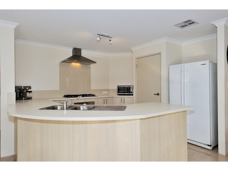 12 Cordovan Pkwy, Aveley WA 6069