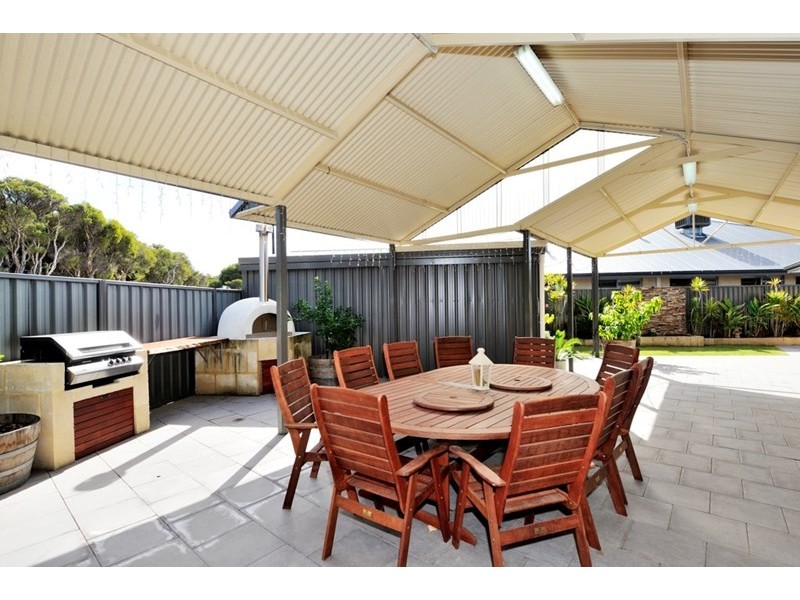 12 Cordovan Pkwy, Aveley WA 6069