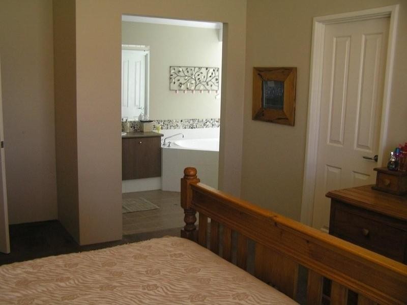 8 Kildare Lane, The Vines WA 6069