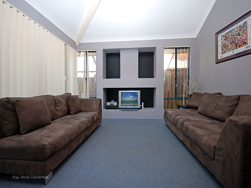 8 Mirimas Court, Ellenbrook WA 6069